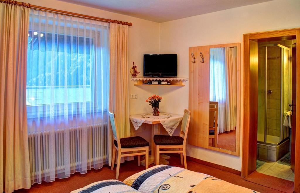 Gaestehaus Resi Jerzens Chambre photo