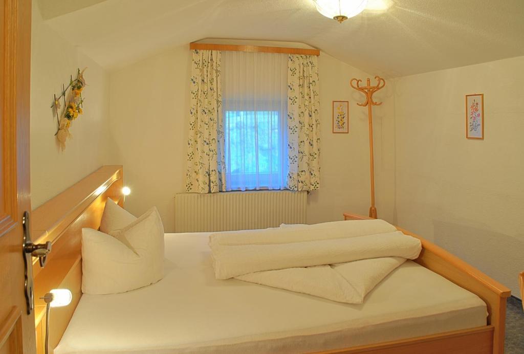 Gaestehaus Resi Jerzens Chambre photo